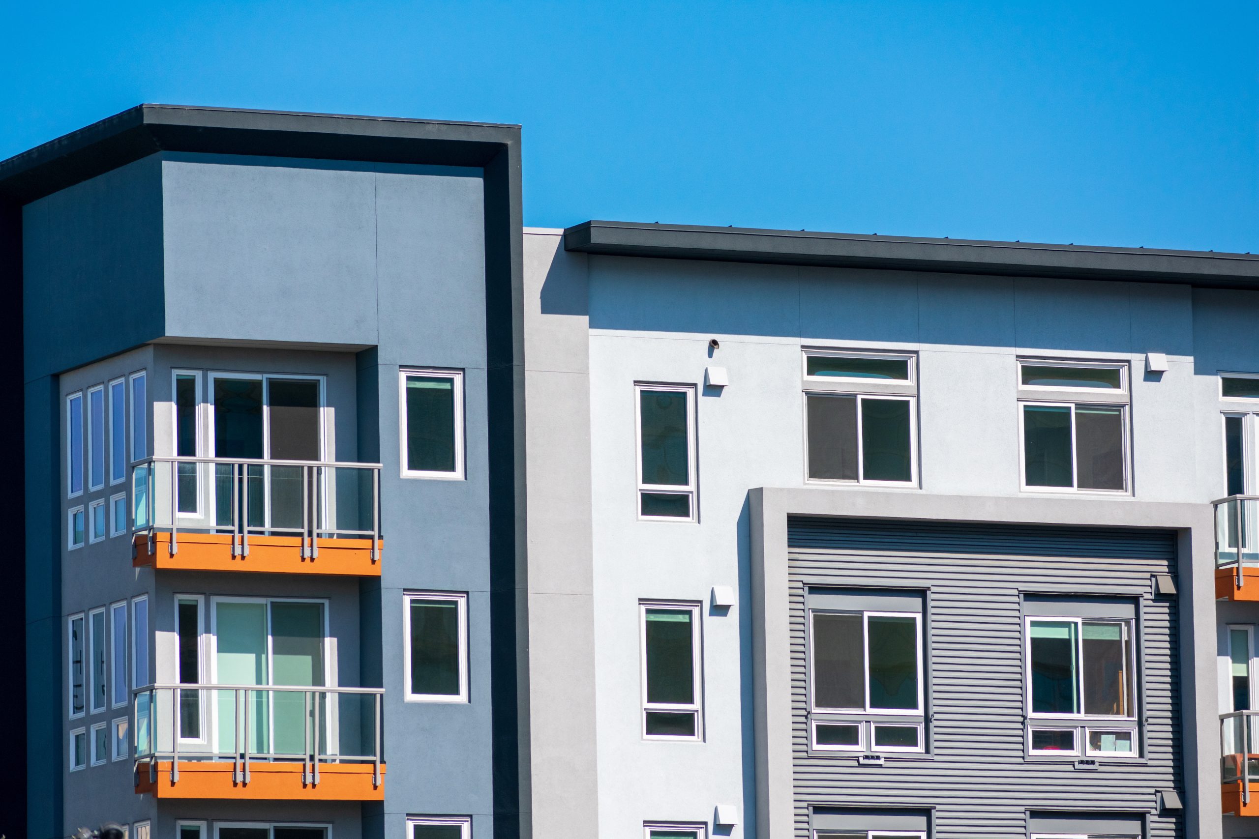 Exterior view of top level floors of typical new multifamily mid-rise residential building